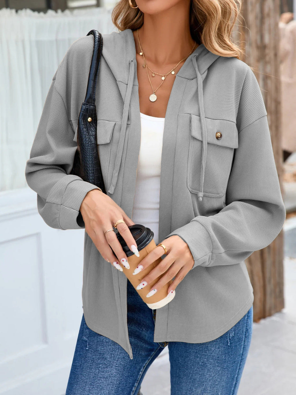 Damen lässige Jacke mit Kapuze und praktischen Brusttaschen Shopnory