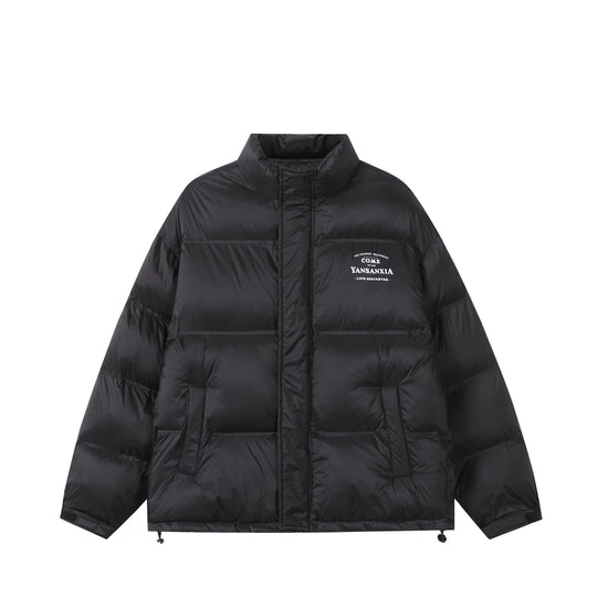 Unisex Kurz geschnittene wattierte Oversize-Jacke mit hohem Stehkragen und Logo-Print Shop Nory