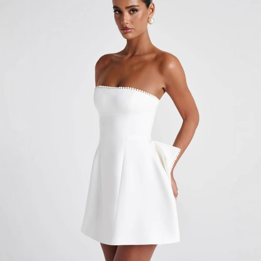 Damen Cocktailkleid mit schulterfreiem Design und perlenverziertem Saum