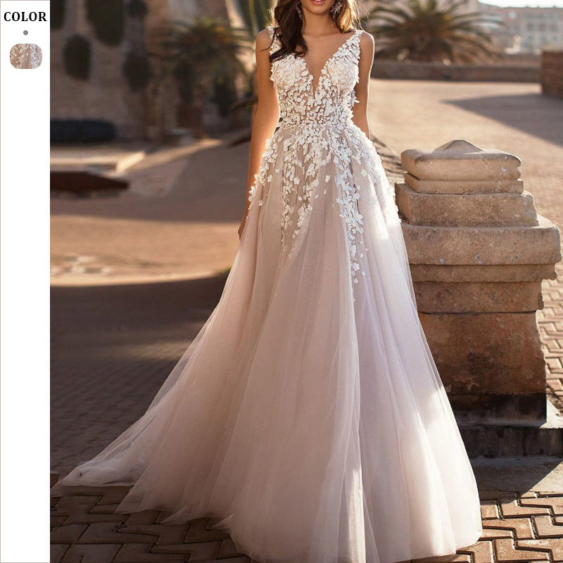 Festliches Damen Hochzeitskleid mit Floralen Applikationen und Schimmerndem Tüll für Hochzeiten