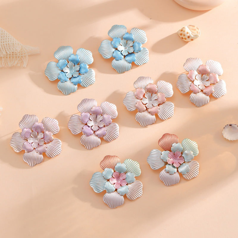 Damen Blumenohrringe mit filigranem Design und glänzenden Akzenten Shop Nory