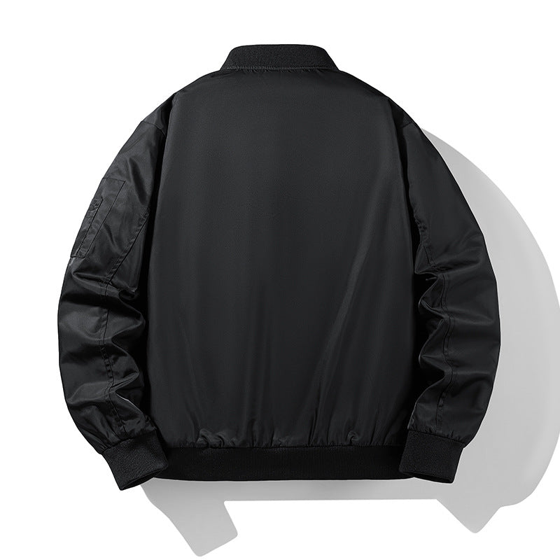 Herren Flieger-Bomberjacke im klassischen Aviator‑Stil aus technischem Nylon mit kontrastierendem Innenfutter, Ärmeltasche und Rippenbündchen Shop Nory