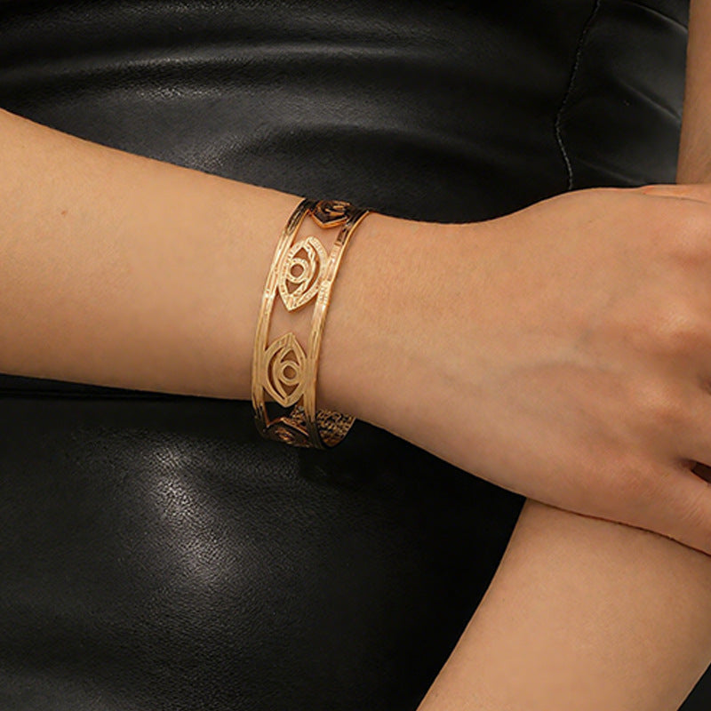 Damen Armreif mit kunstvollem Rosendesign Shop Nory