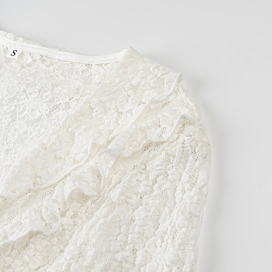 Damen Figurbetonte Spitzenbluse mit Rüschen‑V‑Ausschnitt und Bindebanddetail Shop Nory