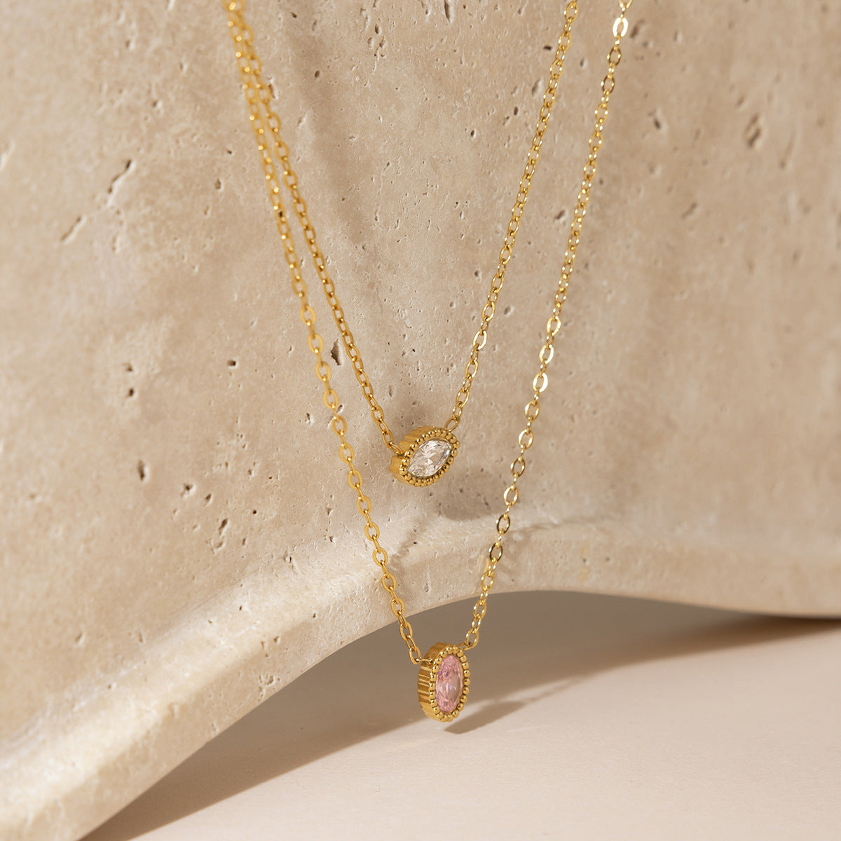 Damen Halskette mit verstellbarem Kettenverschluss und eleganten Kristall-Details Shop Nory