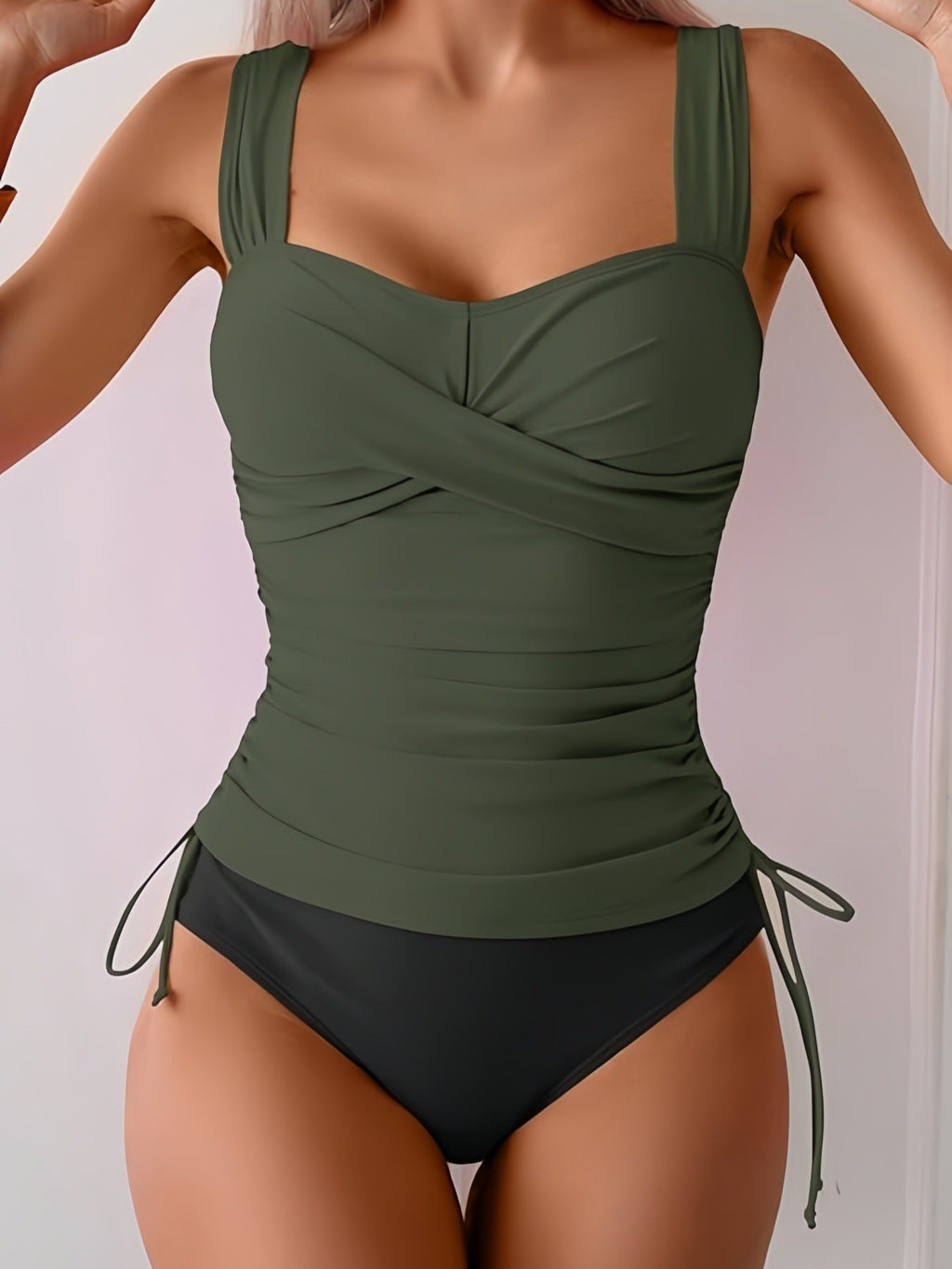 Damen Einteiliger Badeanzug mit modernem Wickeldesign und sportlichem Schnitt