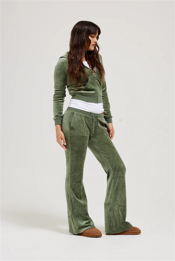 Damen Samtvelours Cropped-Zipjacke mit Kängurutasche und hochgeschnittener Bündchenhose Shop Nory