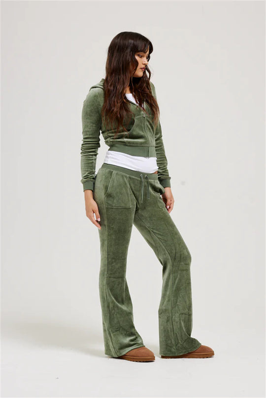 Damen Samtvelours Cropped-Zipjacke mit Kängurutasche und hochgeschnittener Bündchenhose Shop Nory