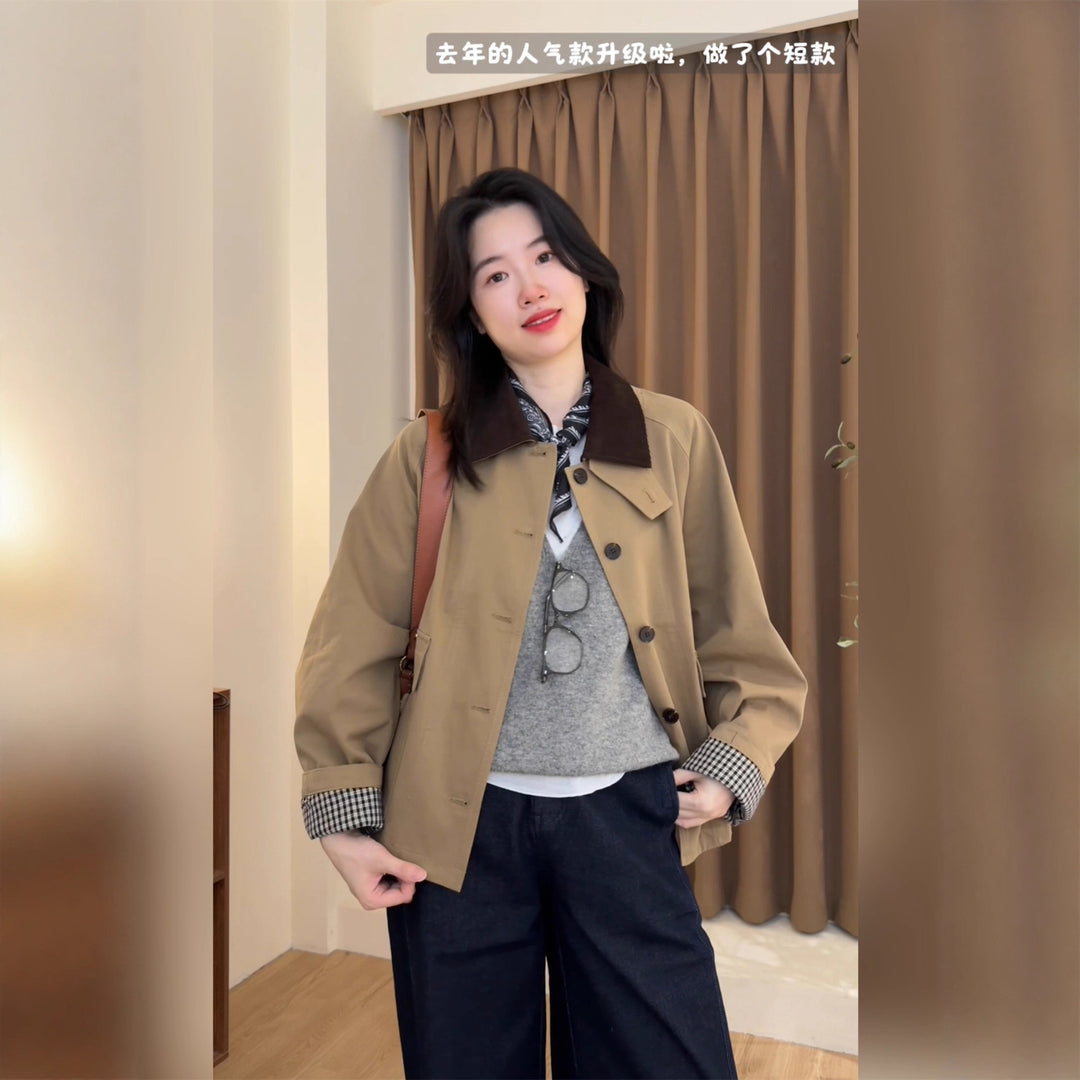 Damen Kurzmantel im Mac-Stil mit kontrastierendem Samtkragen und karierten Ärmelaufschlägen Shop Nory