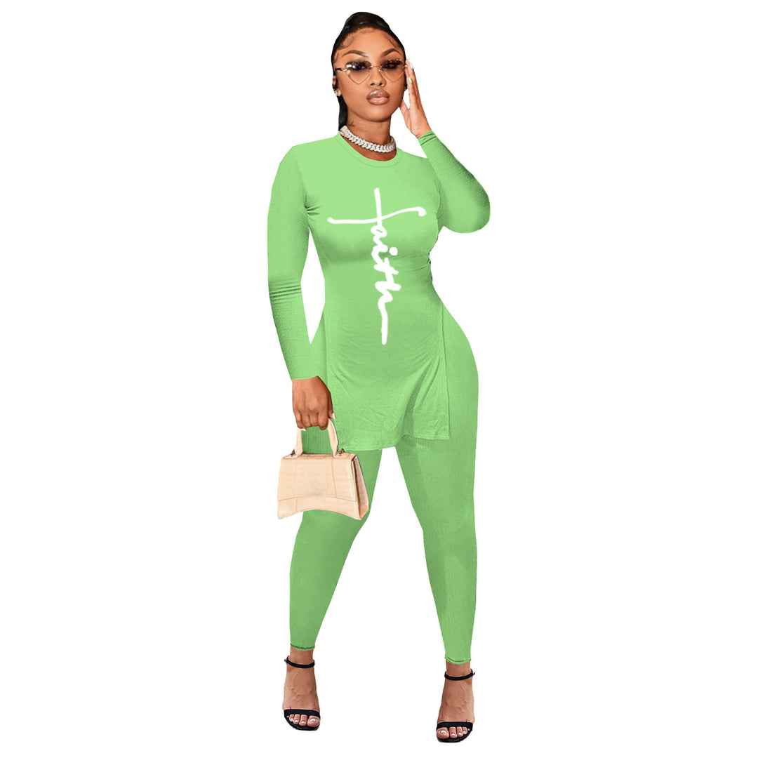 Damen Enganliegendes zweiteiliges Lounge-Set mit langem Shirt, figurbetonten Leggings und vertikalem Schriftzug Shop Nory