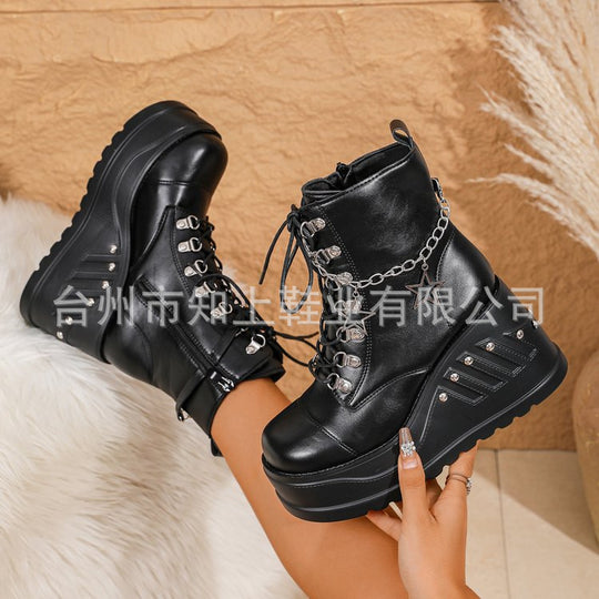 Damen nan Gothic Plateau-Stiefelette mit Schnürung, Ösenriemen und Anhänger-Details Shop Nory