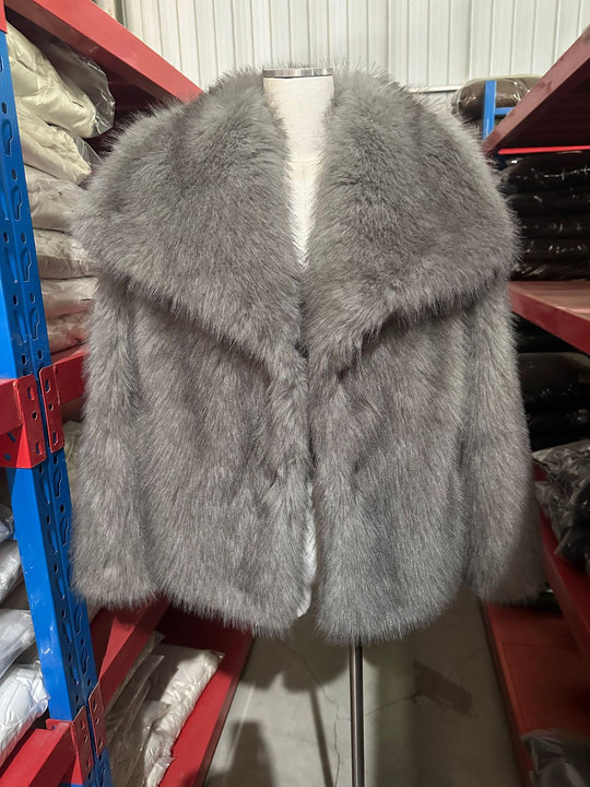 Damen Kurzbolero im Boxy-Cut aus veganem Shaggy-Kunstpelz mit XXL-Schalkragen Shop Nory