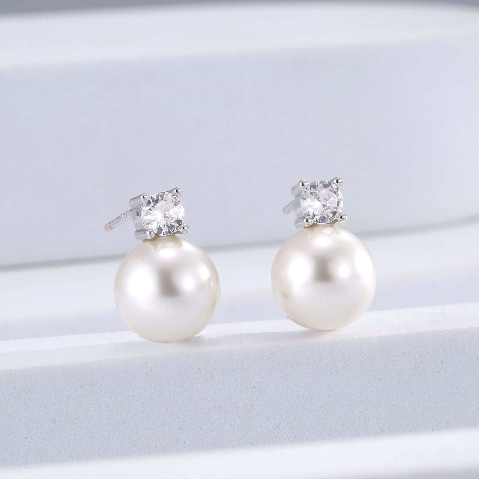 Damen Ohrstecker mit eleganten Perlen und funkelnden Zirkonia Shop Nory