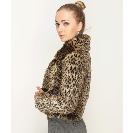 Damen Kurzjacke aus Kunstpelz mit tailliertem Schnitt, Umlegekragen und verdeckter Verschlussleiste Shop Nory