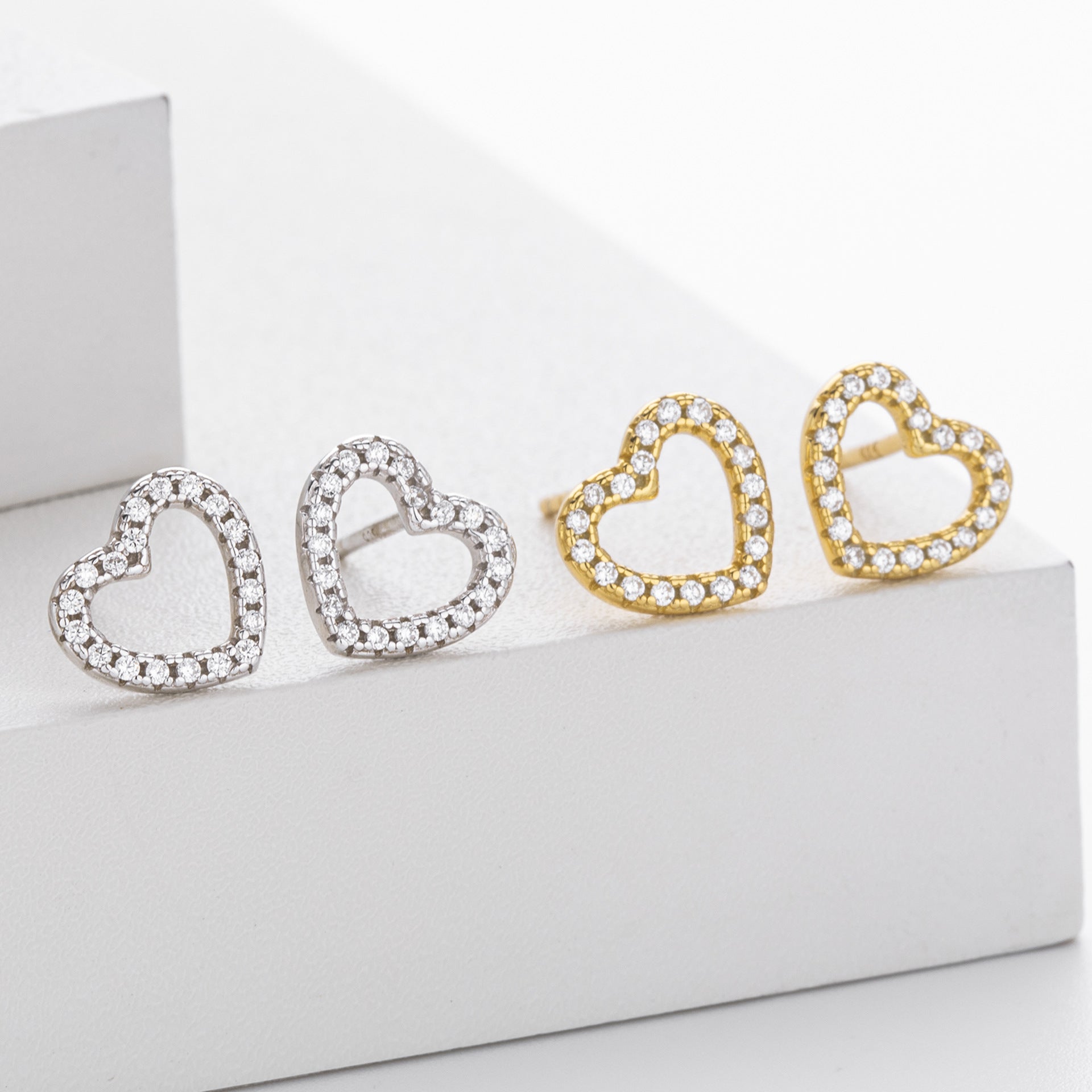 Damen Ohrstecker in Herzform mit luxuriösem Zirkonbesatz aus 925 Sterling Silber Shop Nory