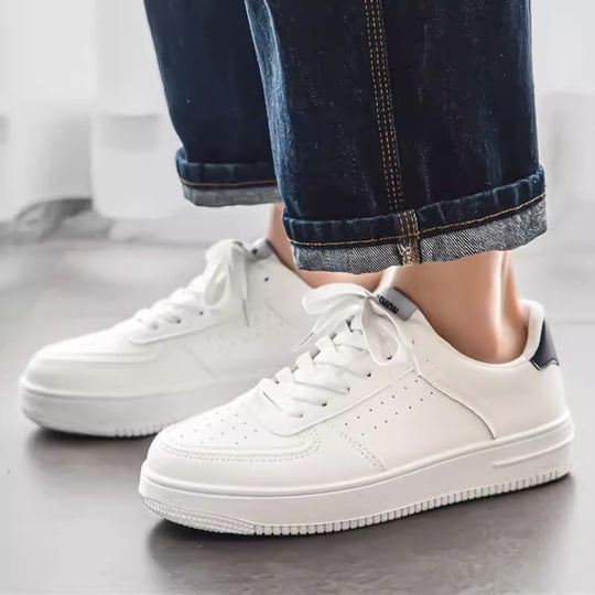 Damen Minimalistische Low-Top Plateau-Sneaker aus veganem Glattleder mit perforierten Details und gepolstertem Komfortfußbett Shopy Nory