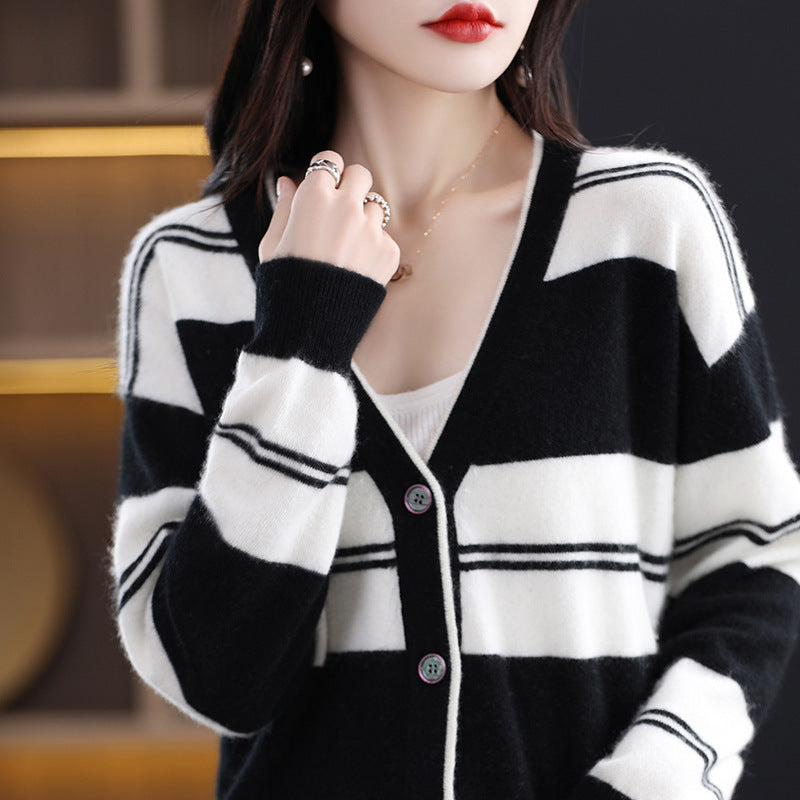 Damen Midilanger Feinstrick-Cardigan mit breiten Blockstreifen, V-Ausschnitt und gerippten Bündchen Shop Nory