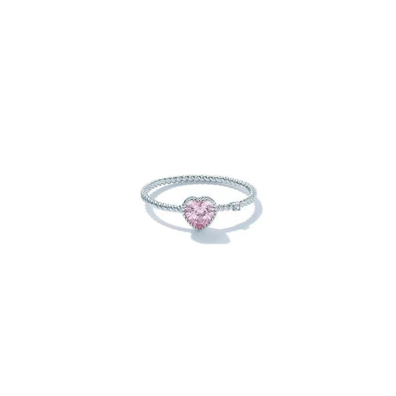 Damen Ring mit funkelndem Herzdesign und zarten Akzenten Shop Nory