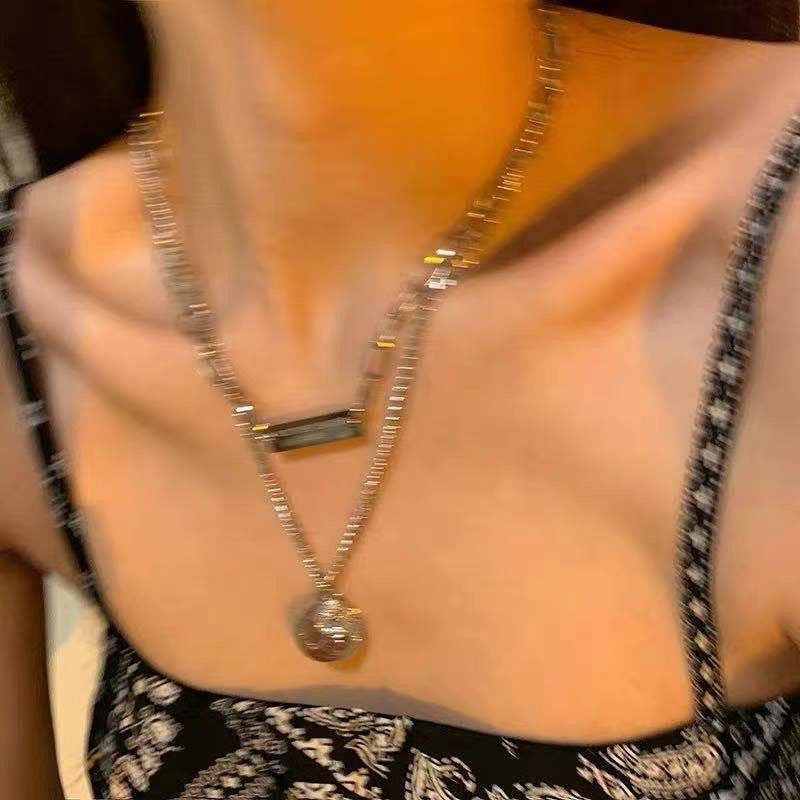 Damen Mehrschichtige Halskette mit modernen Anhängern Shop Nory