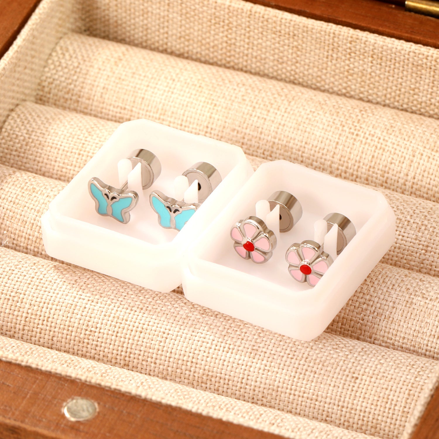 Damen Edelstahl Ohrstecker mit floralen Blumenmotiven und bunten Akzenten Shop Nory