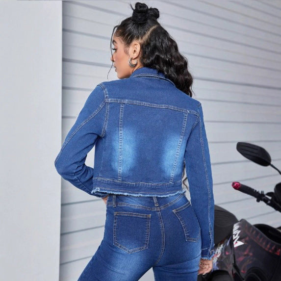 Damen kurz geschnittene taillierte Jeansjacke mit Reißverschluss und rohem Bund Shop Nory