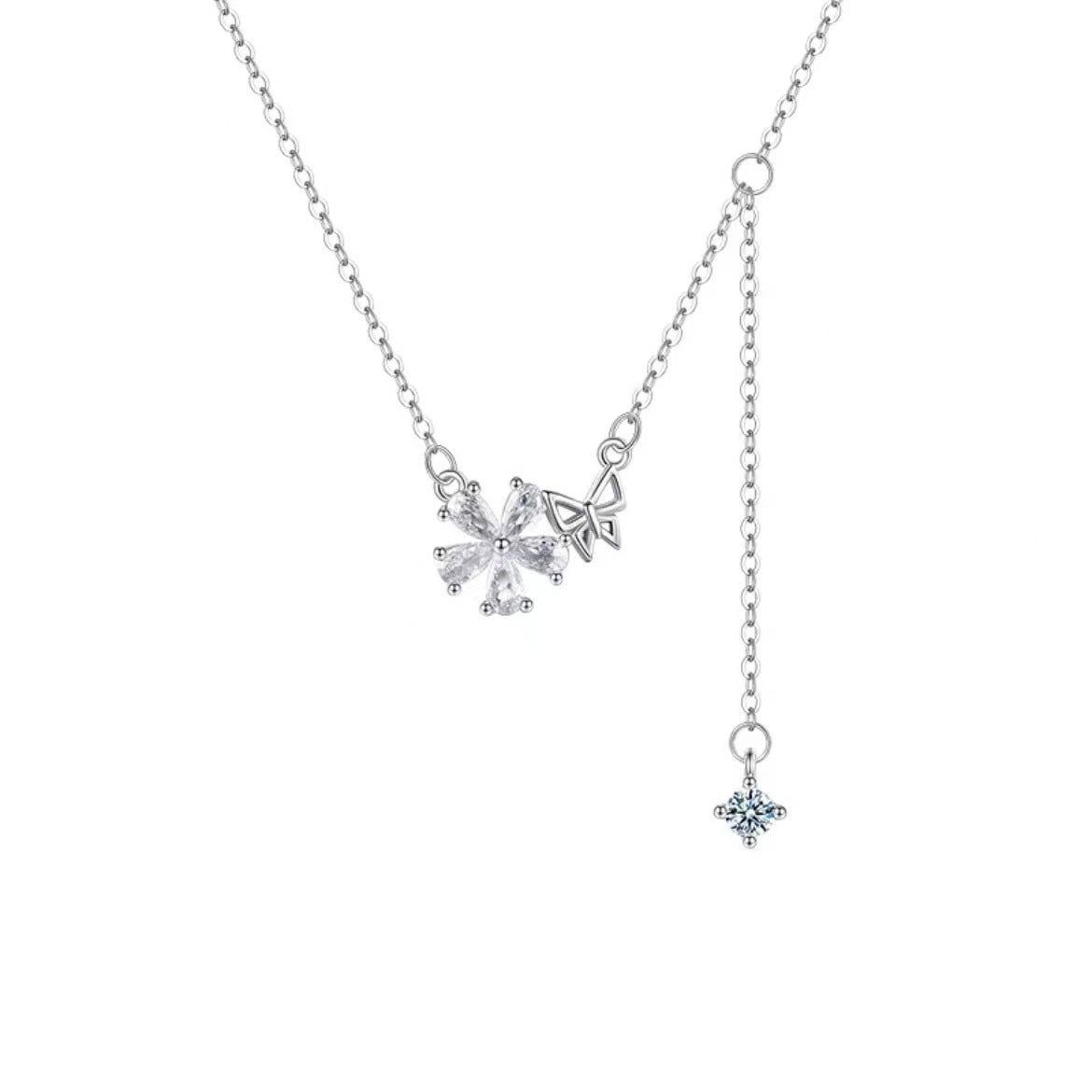 Damen Halskette mit floralen Details und funkelnden Kristallen Shop Nory