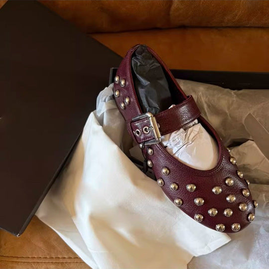 Damen Designerschuhe mit modischen Nietenakzenten Shopnory