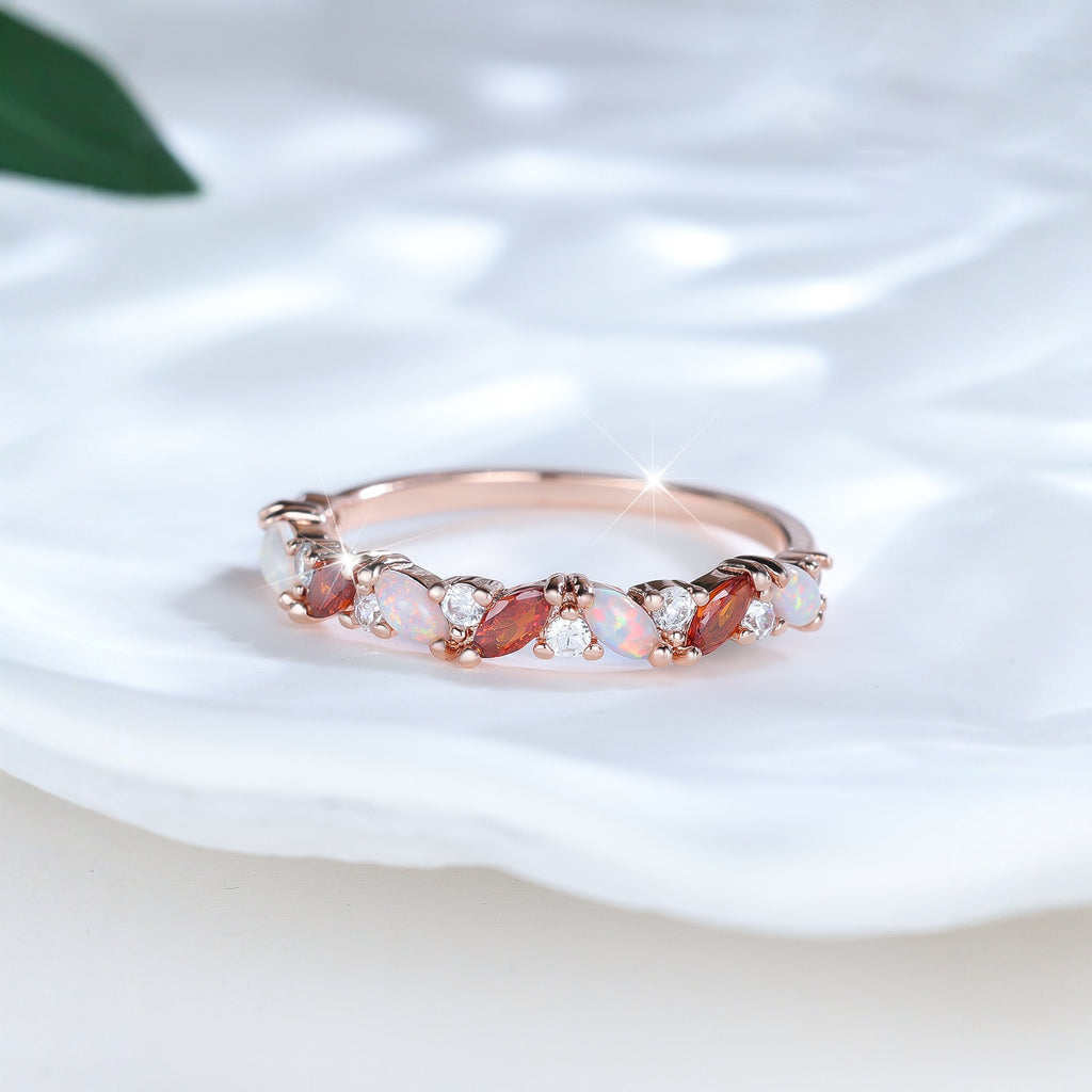 Damen Ring mit funkelnden Opalen und facettierten Granatsteinen Shop Nory