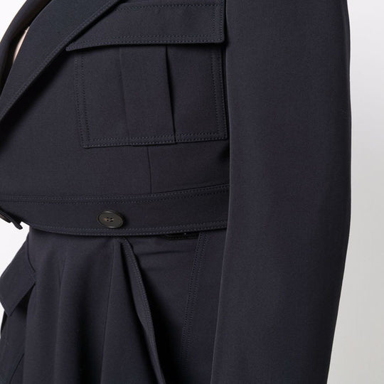 Damen Kurzblazer im Tailoring mit aufgesetzten Pattentaschen und markanter Schulterpartie Shop Nory