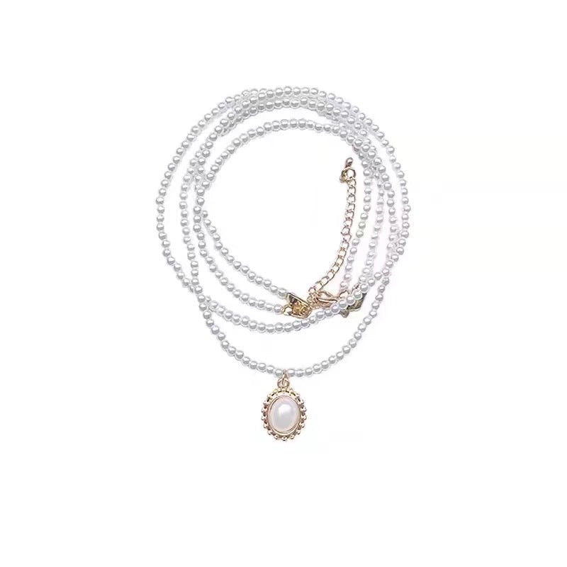 Damen Halskette mit feinen Perlen und zartem Anhänger Shop Nory