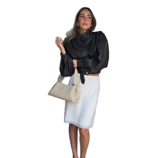 Damen Kurz geschnittene Lederimitat-Bikerjacke mit Stehkragen, Taillenriegel und voluminösen Ärmeln Shop Nory
