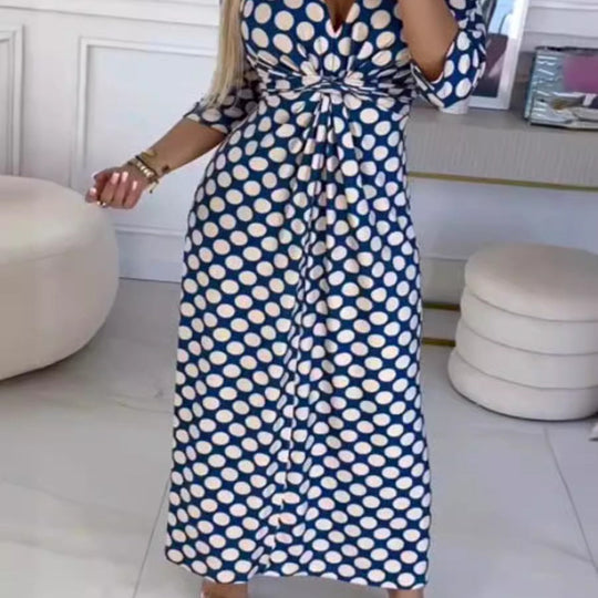 Damen Maxikleid mit modernem Punktenmuster und eleganter Wickeloptik Shopnory
