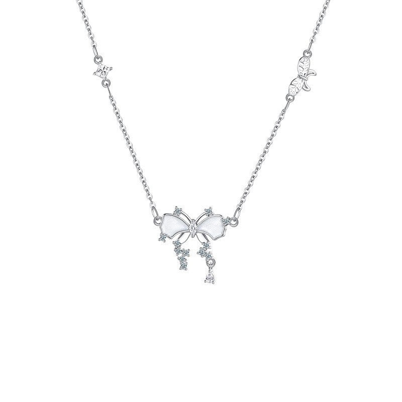 Damen Halskette mit filigranem Schmetterlingsdesign und zarten Akzenten Shop Nory