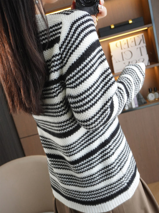Damen Kuscheliger Streifenpullover aus Mohair‑Optik mit kastiger Passform und Rundhalsausschnitt Shop Nory