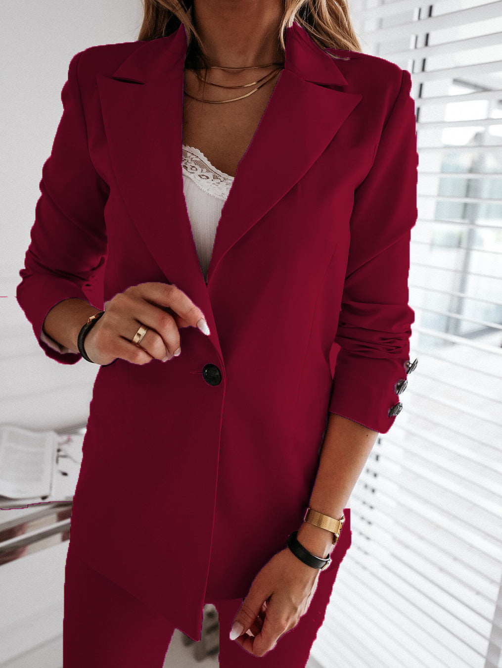 Damen Langblazer mit einreihiger Knopfleiste, tailliertem Schnitt und soften Schulterpolstern Shop Nory