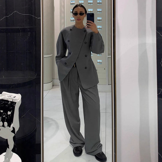 Damen Taillierter Doppelreihiger Blazer mit asymmetrischem Verschluss und Plissee-Hose Shop Nory
