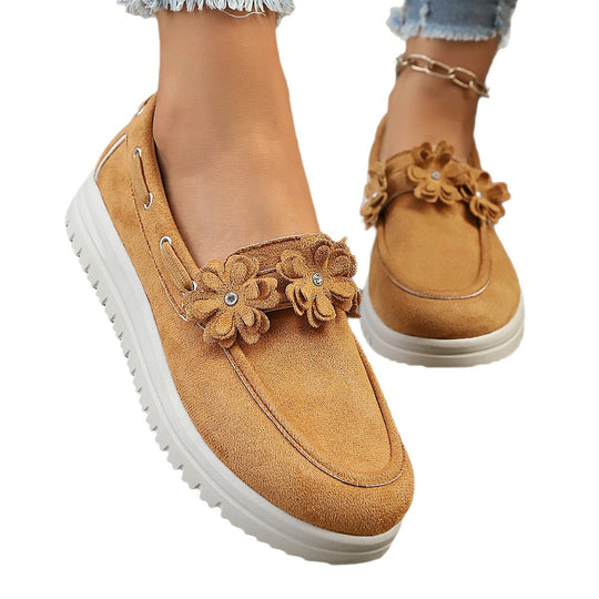 Damen Velours‑Slipper mit Blumenapplikation und profilierter Plateau‑Sohle Shop Nory