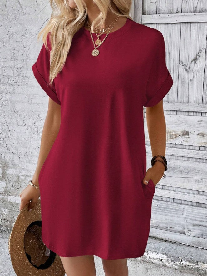 Lässiges einfarbiges Kleid mit Rundhalsausschnitt