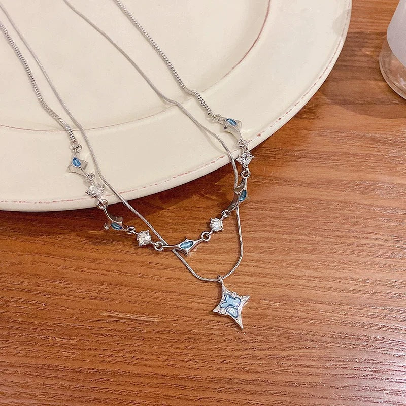 Damen mehrschichtige Halskette mit einzigartigem Anhänger und funkelnden Elementen Shop Nory