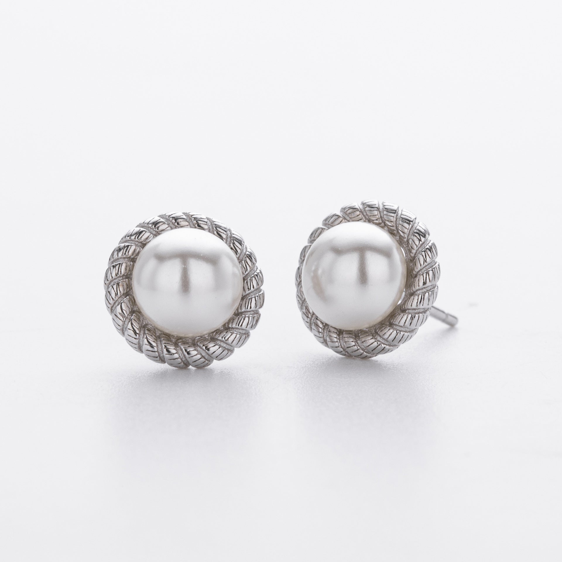 Damen Ohrstecker mit feinem Perlenbesatz und elegantem Zopfmuster Shop Nory