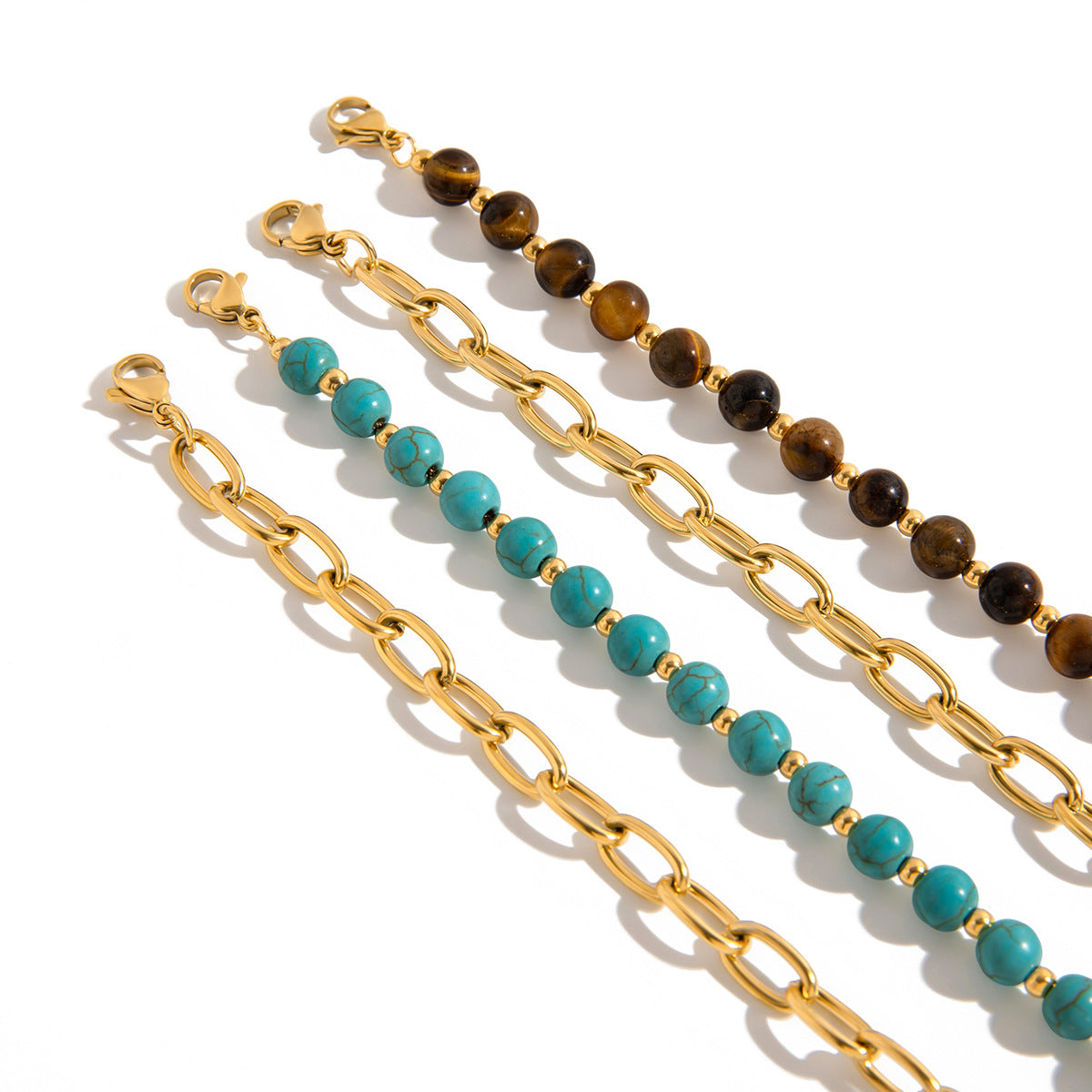 Damen Armband mit goldfarbener Edelstahlkette und charmanten Steinakzenten Shop Nory