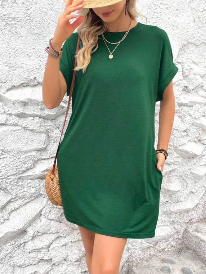 Lässiges einfarbiges Kleid mit Rundhalsausschnitt