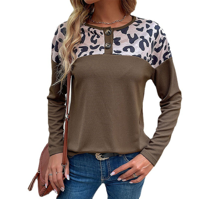 Damen Langärmeliges Waffelstrickshirt mit Leoprint-Schulter und Knopfleiste Shop Nory