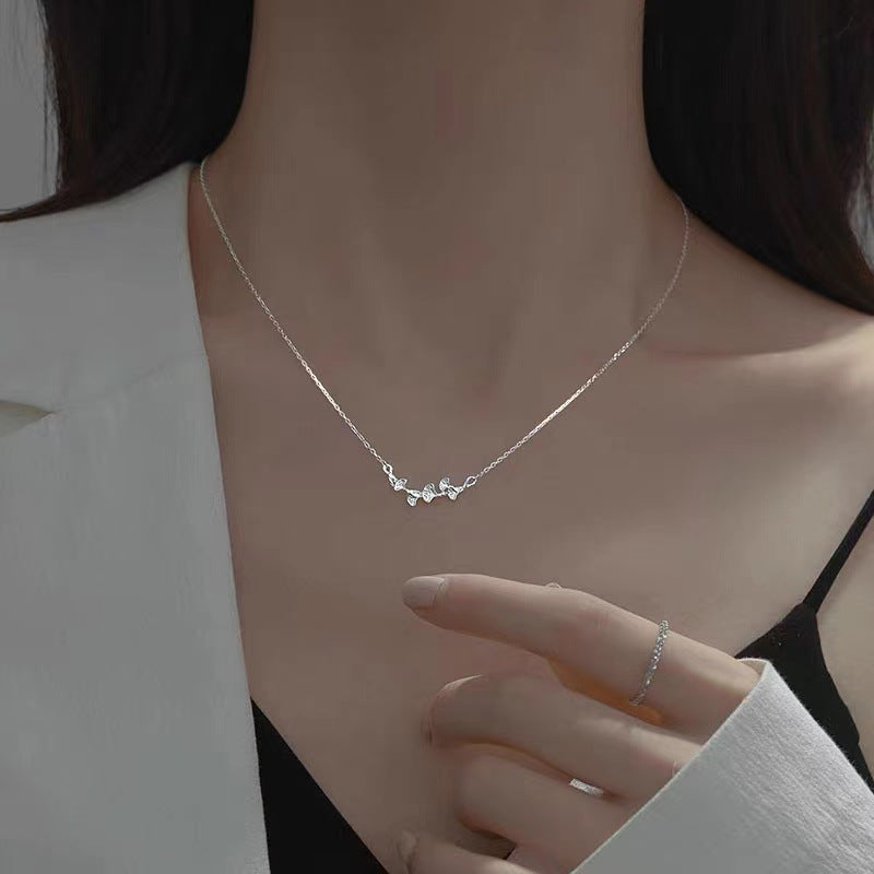 Damen filigrane Halskette mit floralem Design Shop Nory