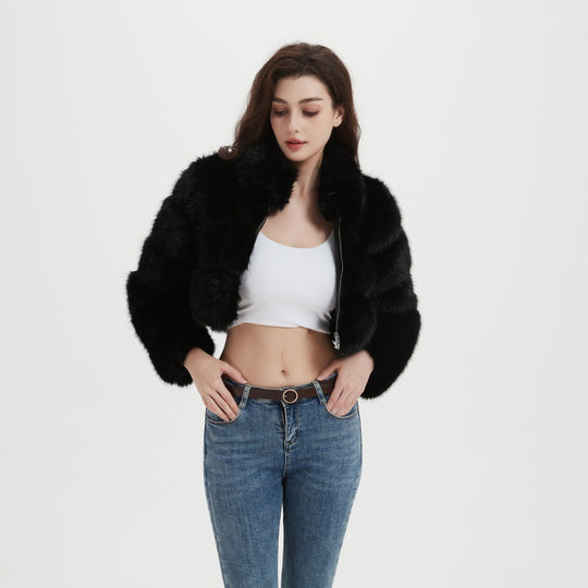 Damen Cropped Kunstpelzjacke mit horizontalen Volumenpaneelen, Steh-Umlegekragen und Reißverschluss Shop Nory