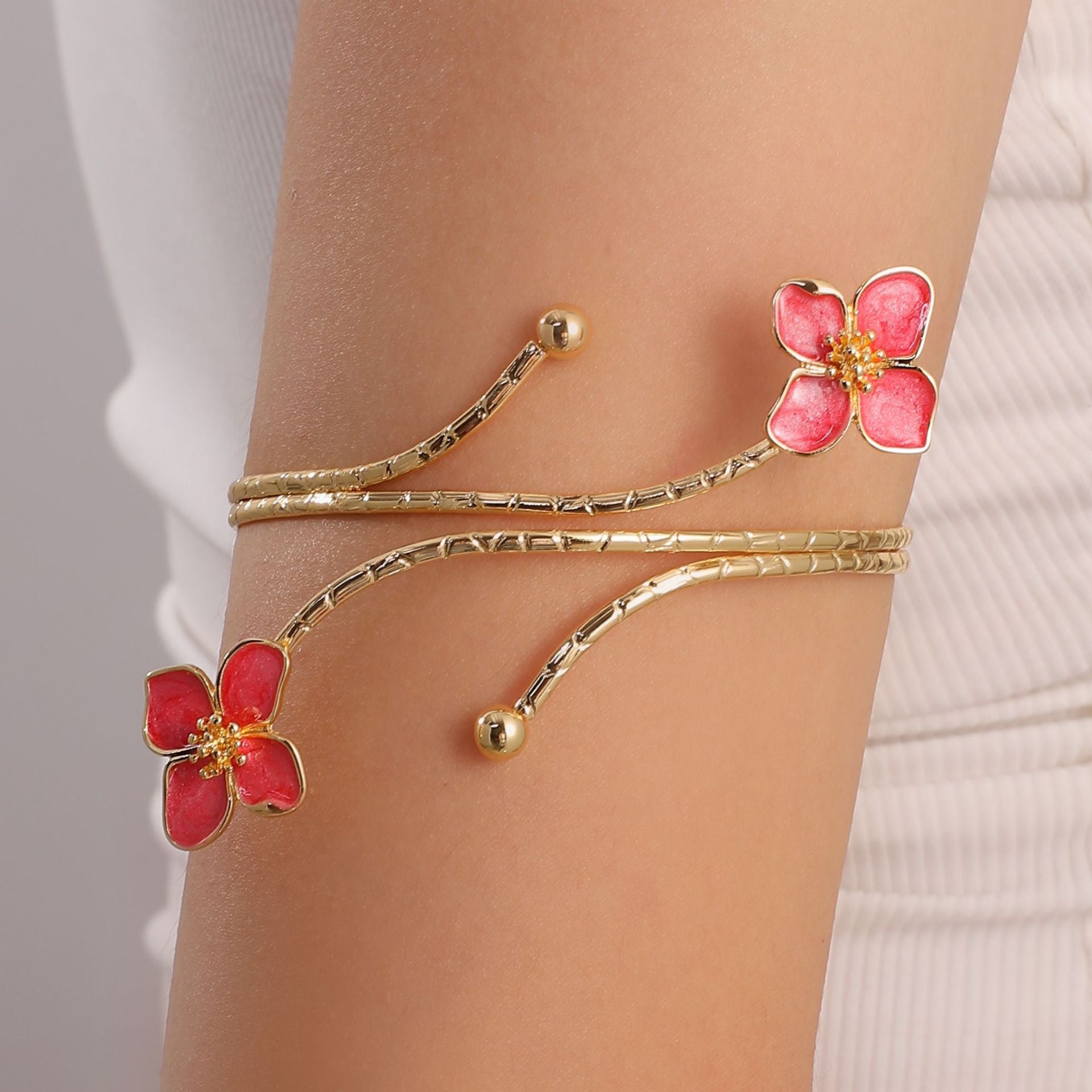 Damen Armreif mit prachtvollem floralen Design Shop Nory