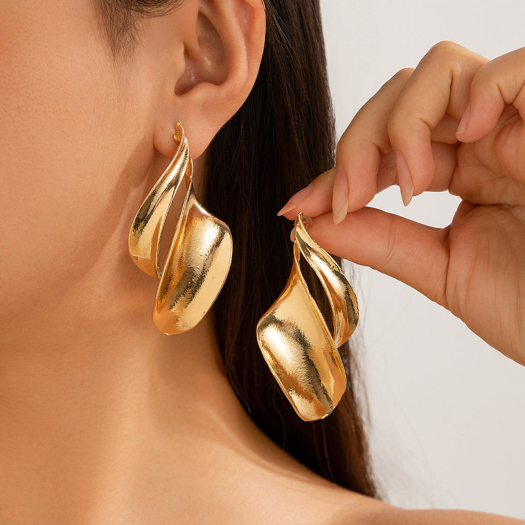 Damen Statement-Ohrringe mit elegantem Schwung