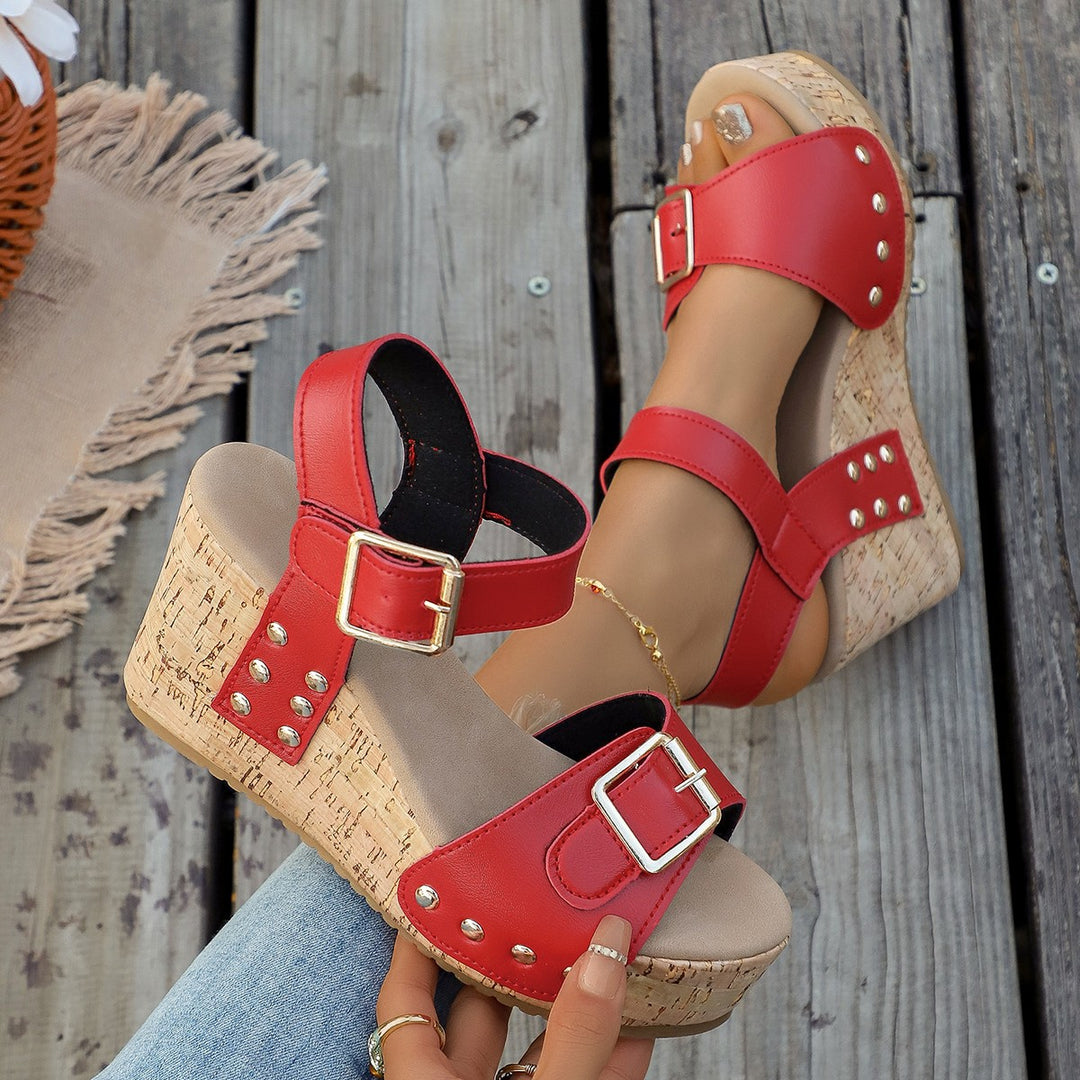 Damen Keil-Sandaletten mit Korkplatform, verstellbaren Schnallen und Nieten Shop Nory