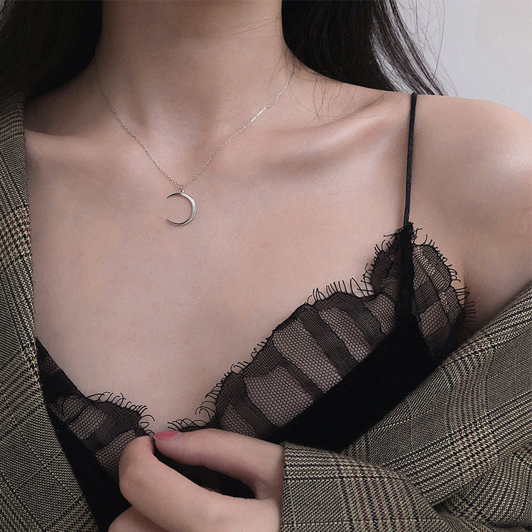 Damen Halskette mit elegantem Mondanhänger Shop Nory