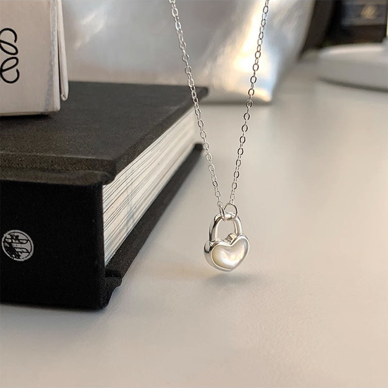 Damen Halskette mit herzförmigen Anhänger aus Mother of Pearl Shop Nory